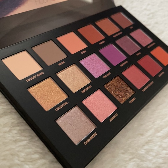 New Huda Beauty Desert Dusk Palette - Picture 8 of 11